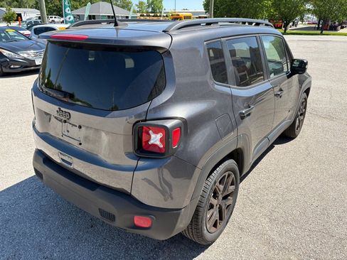 Used 2018 Jeep Renegade Altitude FWD image 4