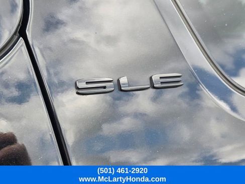 Used 2023 GMC Acadia SLE w/ Driver Convenience Package FWD image 13