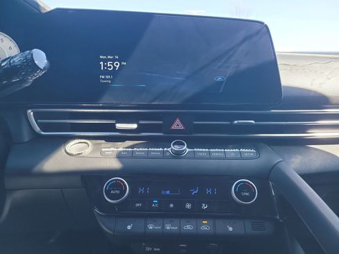 Used 2023 Hyundai Elantra SEL w/ Convenience Package FWD image 17