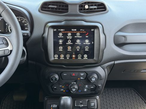 Used 2023 Jeep Renegade Latitude AWD/4WD image 31