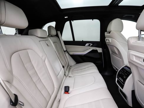 Used 2021 BMW X5 xDrive40i w/ M Sport Package image 25