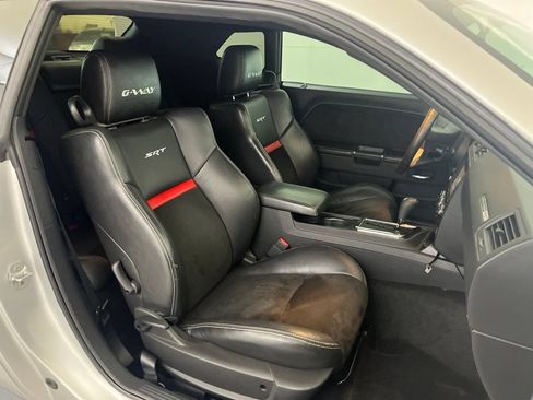 Used 2009 Dodge Challenger SRT8 w/ SRT Option Group II RWD image 21