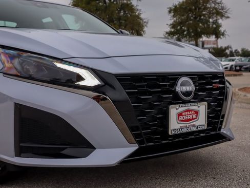 New 2025 Nissan Altima 2.5 SR w/ SR Premium Package image 3