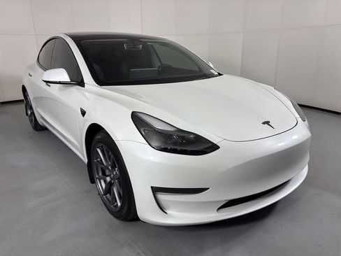 Used 2023 Tesla Model 3 Standard Range RWD image 2