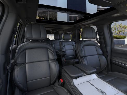 New 2026 Lincoln Navigator L Reserve w/ Jet Appearance Package AWD/4WD image 10