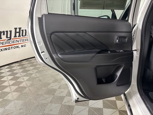 Used 2020 Mitsubishi Outlander SEL image 17