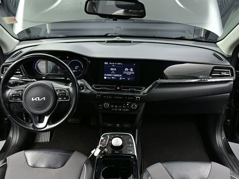 Used 2022 Kia Niro EX w/ Cold Weather Package image 2