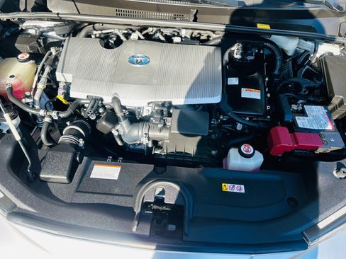 Used 2017 Toyota Prius Two w/ Preferred Accessory Package FWD image 19
