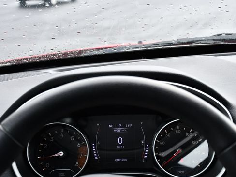 Used 2018 Jeep Compass Sport AWD/4WD image 29