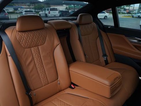 Used 2022 BMW 740i w/ M Sport Package RWD image 17