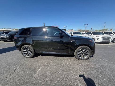 Used 2023 Land Rover Range Rover Sport SE Dynamic image 2
