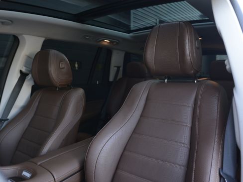 Used 2024 Mercedes-Benz GLS 450 4MATIC image 5