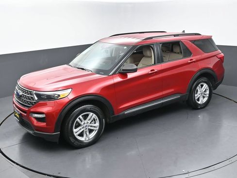 Used 2022 Ford Explorer XLT w/ Equipment Group 202A AWD/4WD image 45