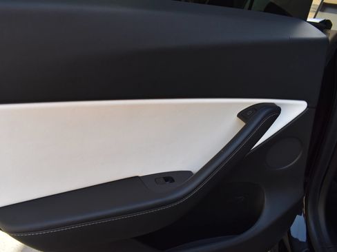 Used 2024 Tesla Model Y Long Range AWD/4WD image 16