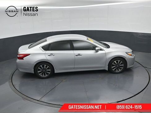 Used 2016 Nissan Altima 2.5 SV FWD image 41