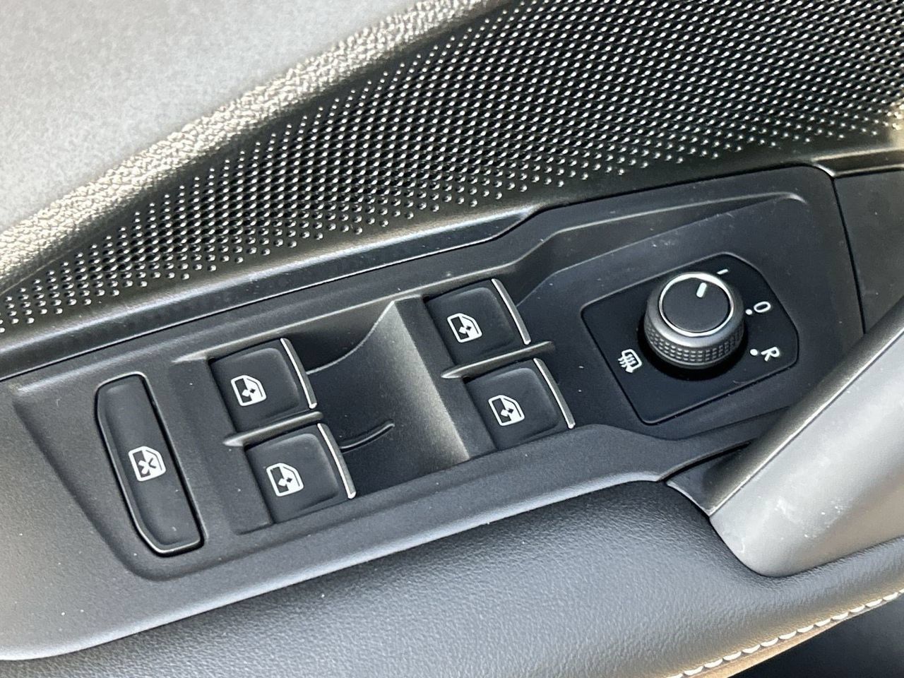 New 2026 Volkswagen Tiguan SE AWD/4WD image 17