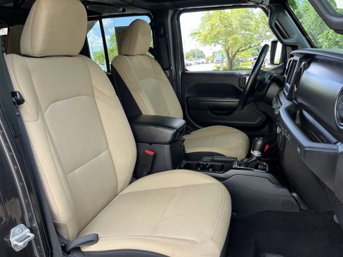 Used 2022 Jeep Wrangler Unlimited Sport AWD/4WD image 17