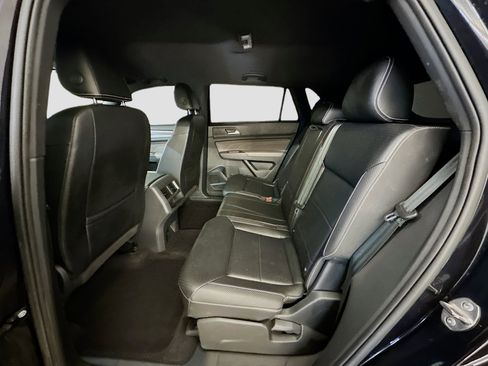 Used 2022 Volkswagen Atlas Cross Sport SE AWD/4WD image 28