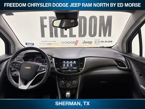 Used 2019 Chevrolet Trax LT w/ LT Convenience Package FWD image 11