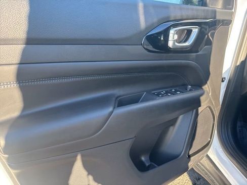 New 2026 Jeep Compass Latitude image 17