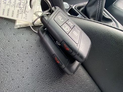 Used 2022 Volkswagen Tiguan SE R-Line AWD/4WD image 30