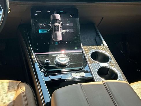 Used 2025 Cadillac Escalade ESV Premium Luxury w/ Touring Package AWD/4WD image 17