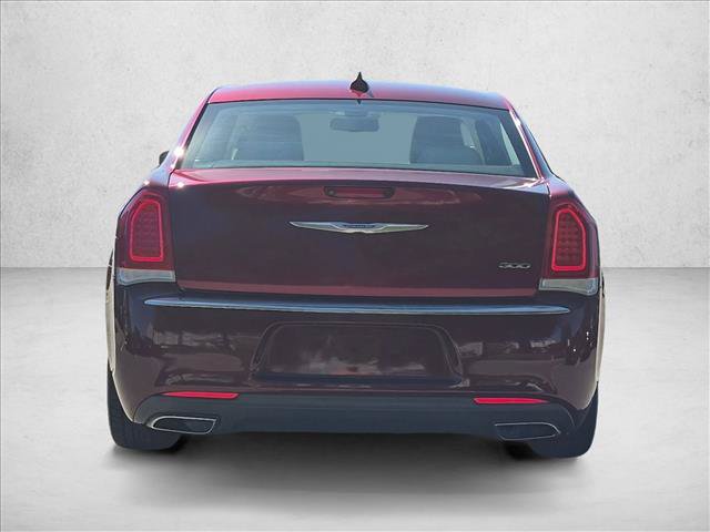 Used 2018 Chrysler 300 Limited RWD image 7