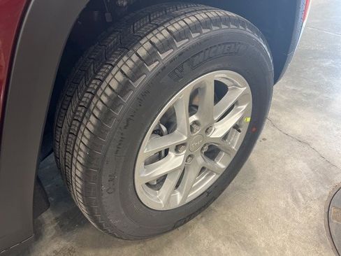 New 2025 Jeep Grand Cherokee L Laredo w/ Luxury Tech Group I image 24