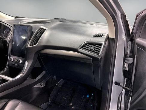 Used 2022 Ford Edge Titanium AWD/4WD image 25