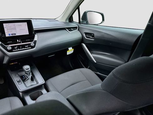 Used 2026 Toyota Corolla Cross LE FWD image 21