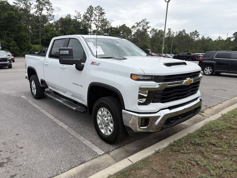 Used 2025 Chevrolet Silverado 2500 LT AWD/4WD image 2