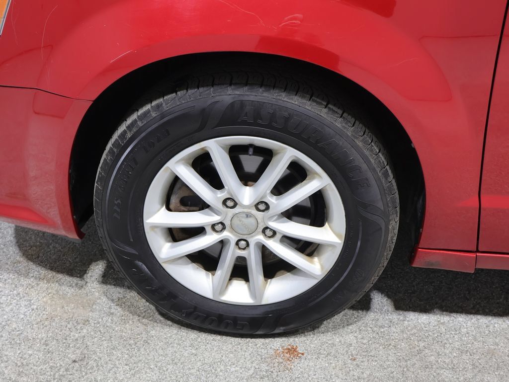 Used 2015 Dodge Grand Caravan SXT w/ Rear Park Assist Package FWD image 19