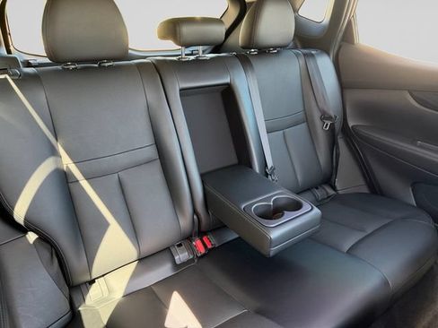 Used 2019 Nissan Rogue Sport SL w/ Premium Package FWD image 18