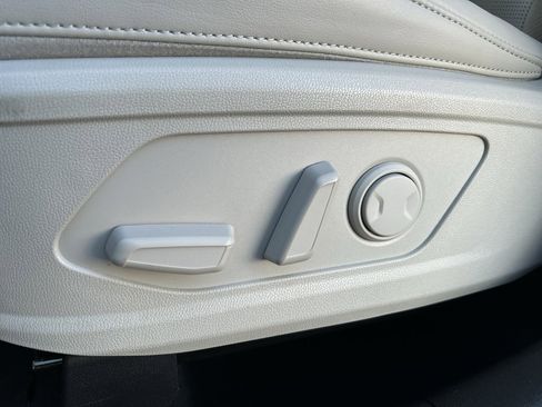 Certified 2025 Kia Sorento S w/ Panoramic Sunroof Package image 19