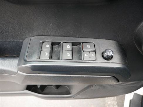 Certified 2023 Toyota Tacoma SR AWD/4WD image 16