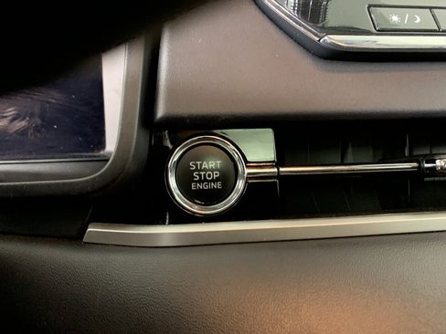 Used 2024 Mitsubishi Outlander SE image 17