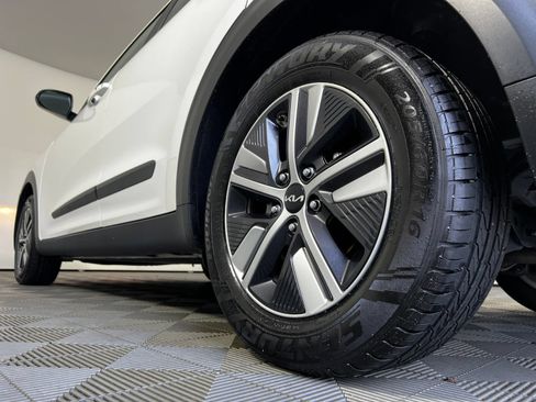 Used 2022 Kia Niro LXS FWD image 25