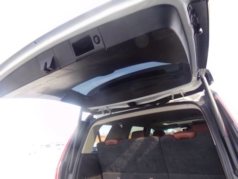 Used 2015 Cadillac Escalade Luxury image 25