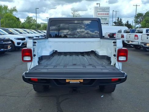Certified 2022 Jeep Gladiator Sport AWD/4WD image 7