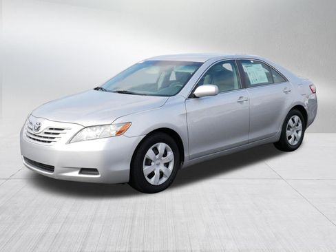 Used 2009 Toyota Camry LE FWD image 3