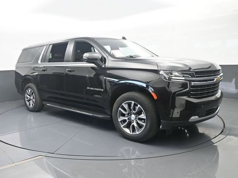 Used 2024 Chevrolet Suburban LT image 8