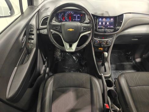 Used 2020 Chevrolet Trax LT w/ LT Convenience Package FWD image 4