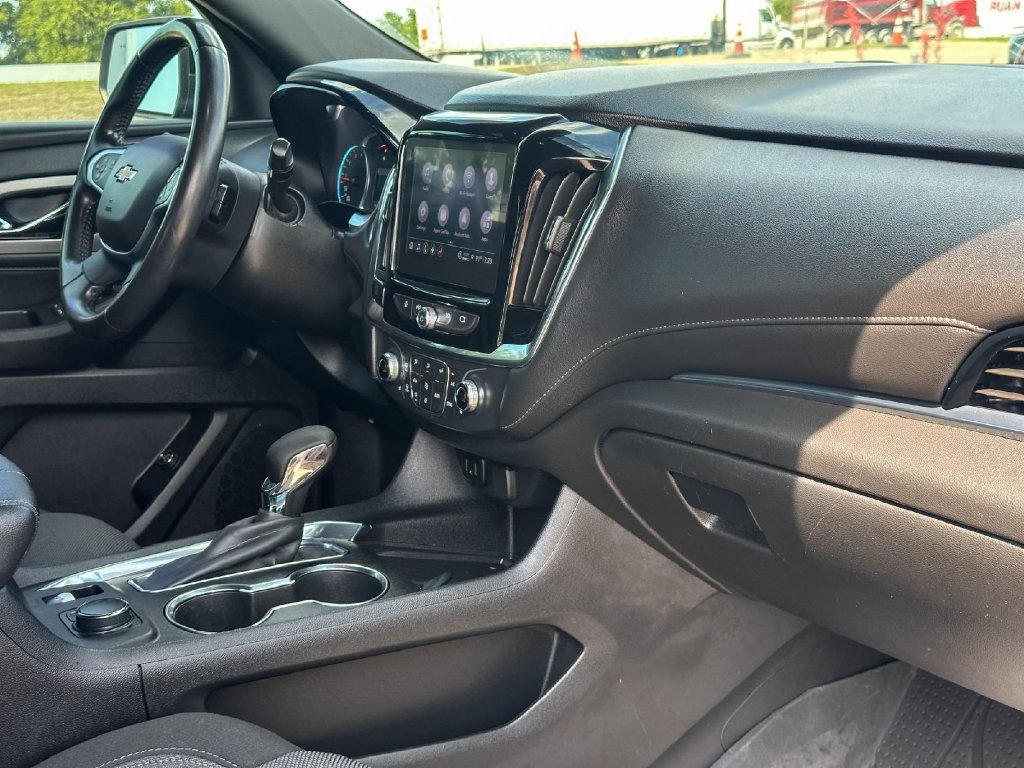 Used 2022 Chevrolet Traverse LT FWD image 24