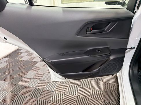 Used 2025 Toyota Prius LE AWD/4WD image 17