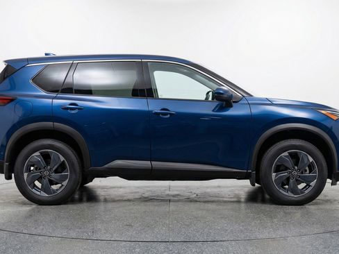 Used 2025 Nissan Rogue SV image 11