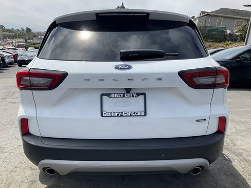 Used 2023 Ford Escape SE FWD image 4