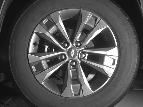 Used 2025 Chevrolet Equinox LT FWD image 14