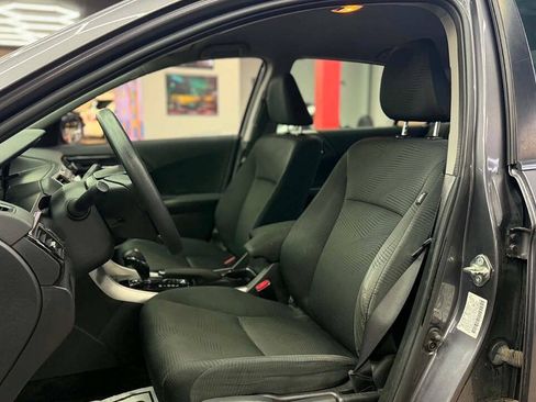 Used 2017 Honda Accord LX image 10