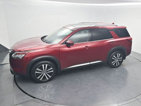 Used 2024 Nissan Pathfinder Platinum w/ Black Appearance Package image 67