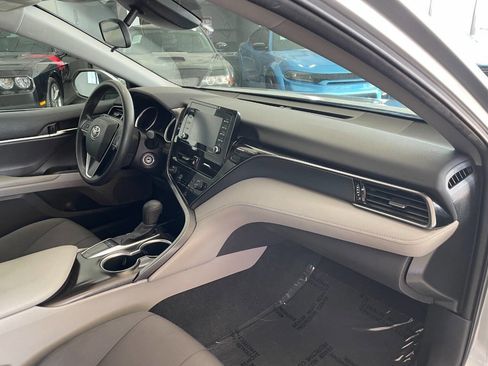 Used 2022 Toyota Camry LE image 28